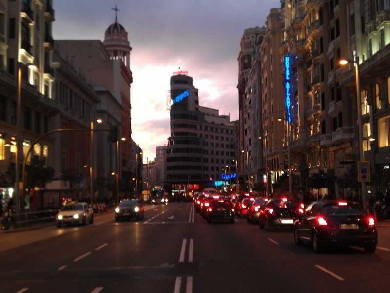 Gran Via Sol Apartamentos Madrid Luaran gambar
